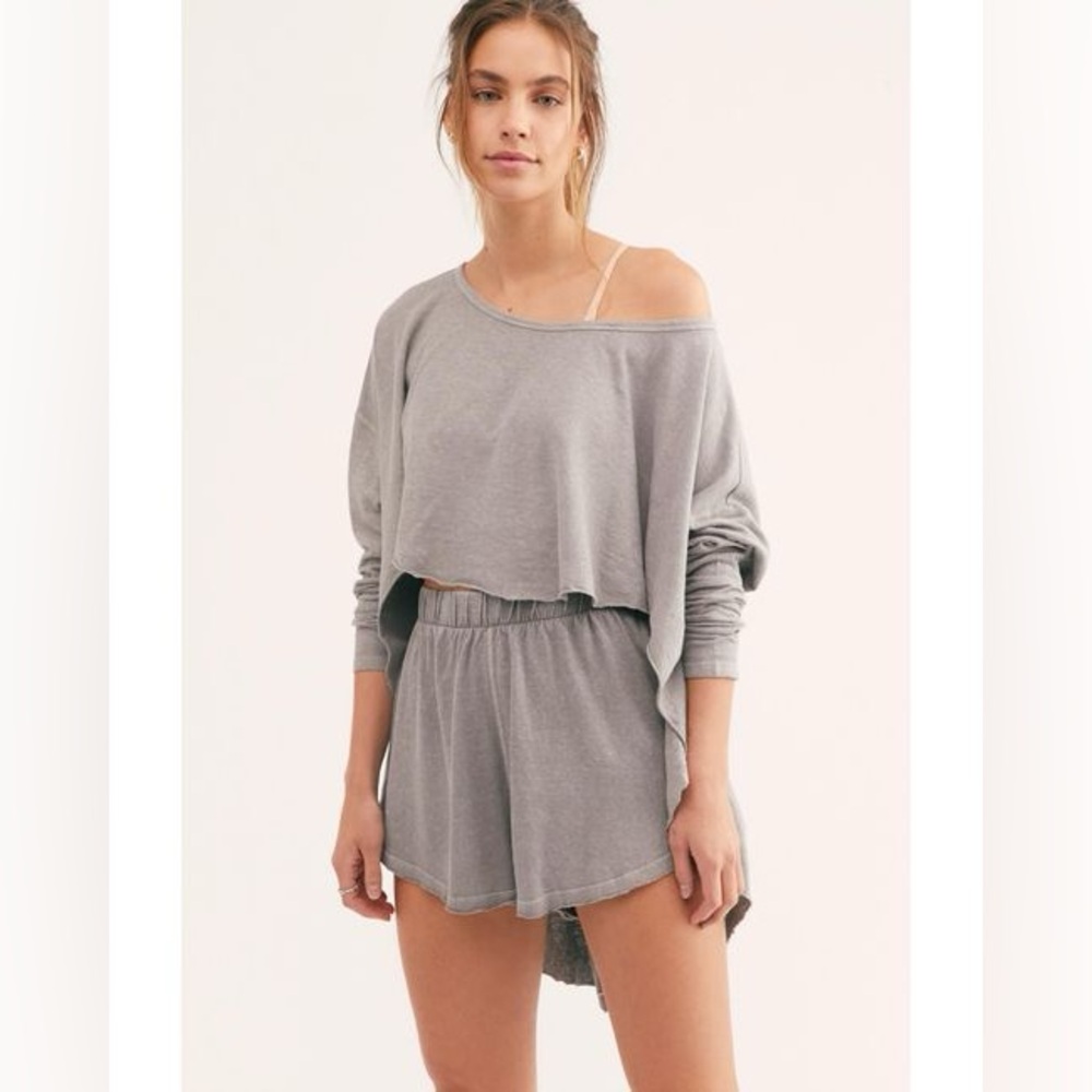 NWT Free People long Sleeve High Low Crop Black/dark grey size small flowy top